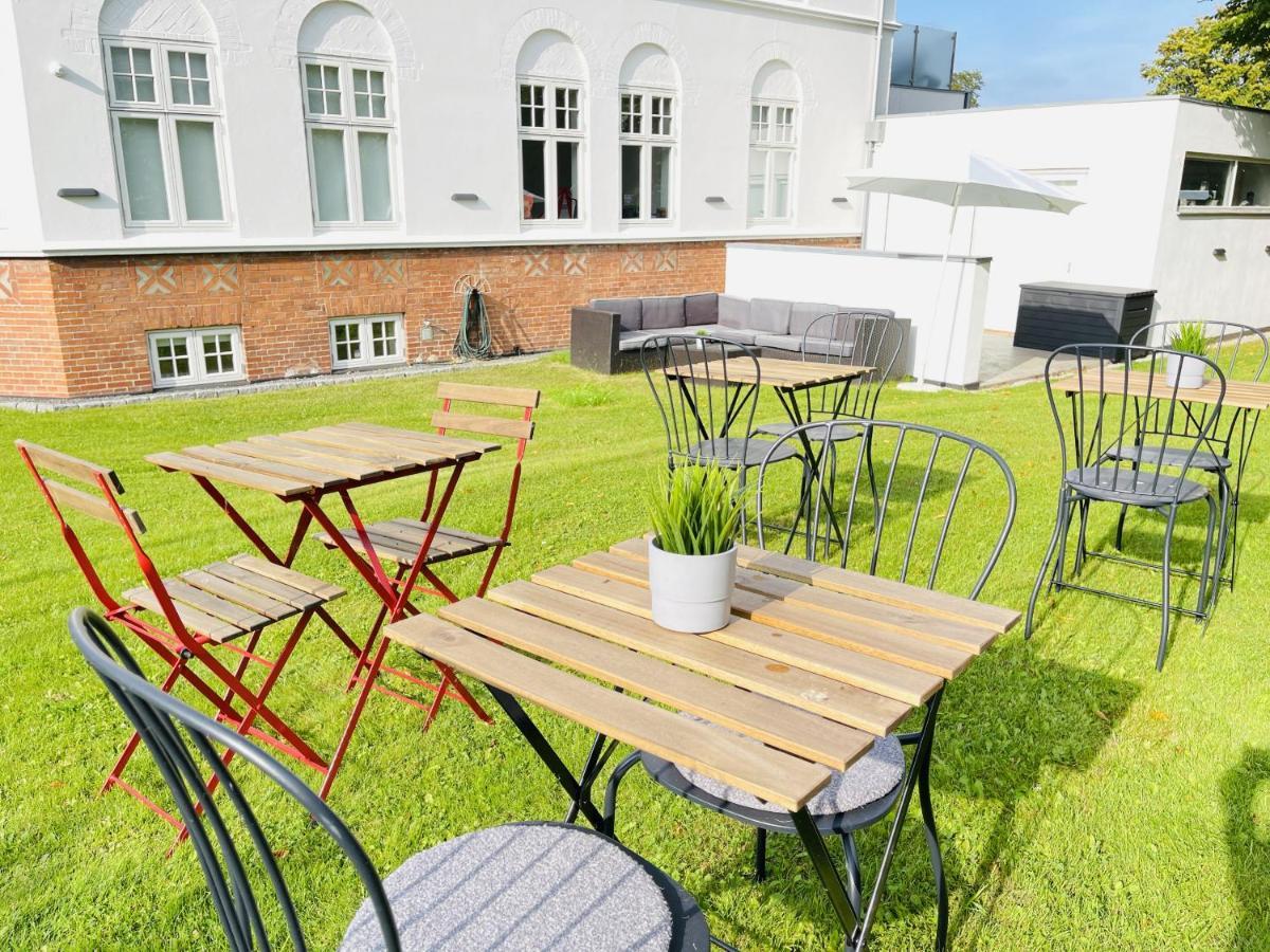 Aday - City Central Mansion - 1 Bedroom Apartment With Garden Aalborg Exterior photo